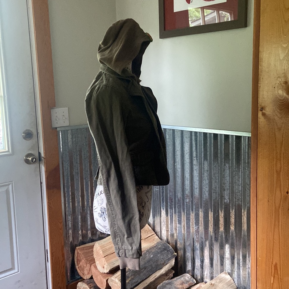 Bailey’s Point Jacket - Picture 5 of 7